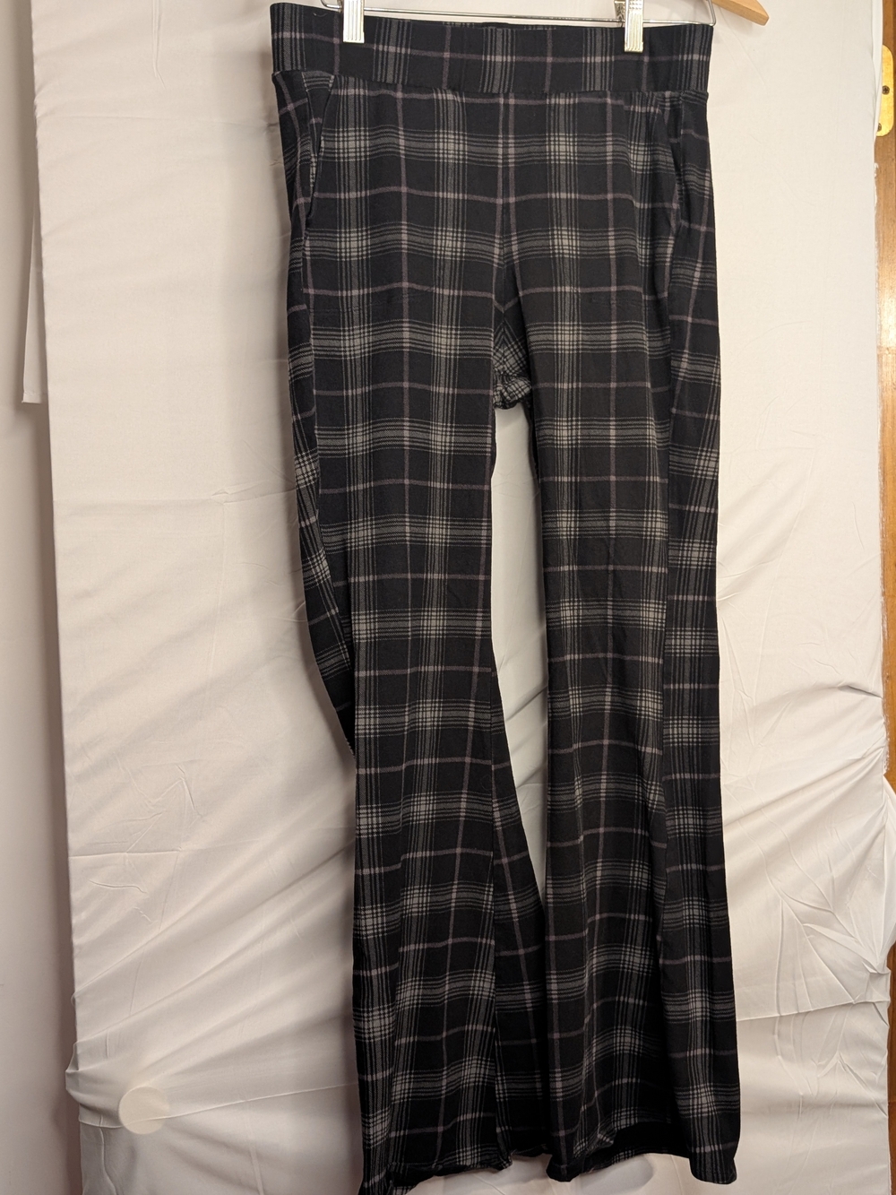 Torrid Size 1 1X 14/16 Gray Black Plaid Full Length Flare Leggings - Picture 3 of 4